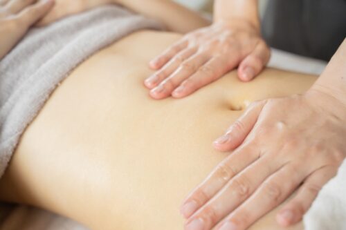 チネイザンでお腹の硬さをケアする施術イメージ